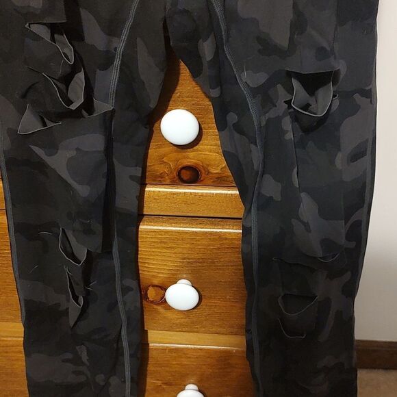 ZYIA camo leggings 6-8 slashed workout pants gym athletic women’s gym bottom - Picture 3 of 5